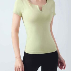 կանացի սպորտային շորտեր գծերով